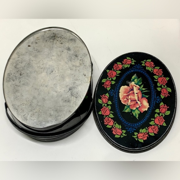 Early Mid Century Vintage Rose Floral Pattern Metal Lidded Handled Biscuit Tin - Picture 9 of 16